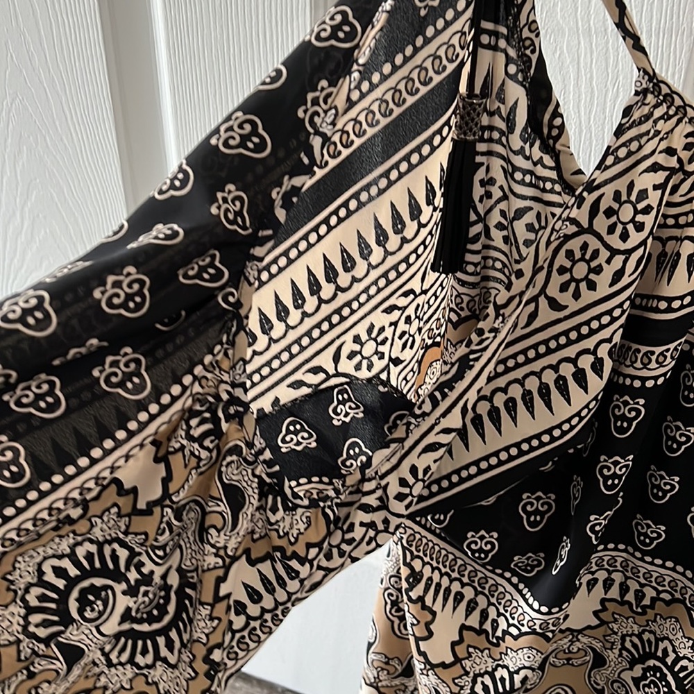 Light And Airy Top With String Shoulders And Flou… - image 5